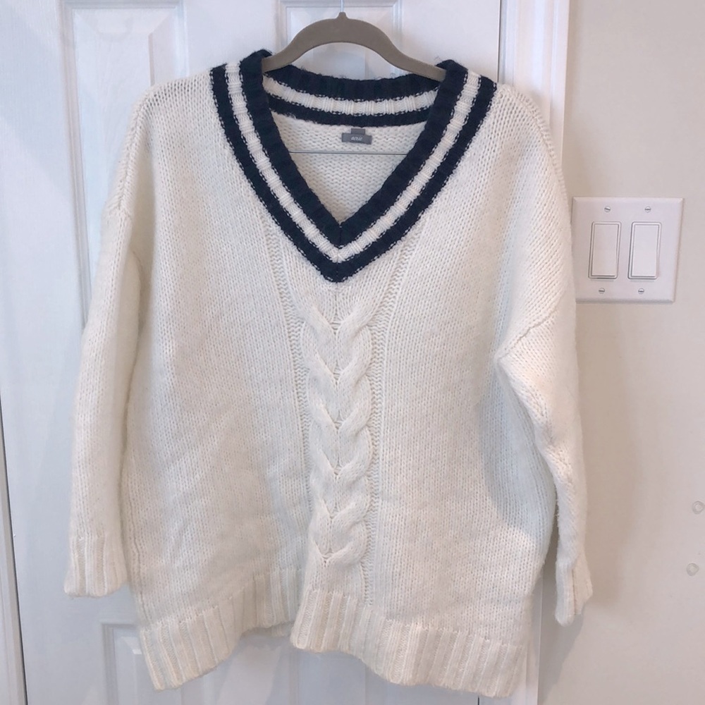 Aerie - Comfy Oversized Wool V-neck Sweater - White and Navy - Small